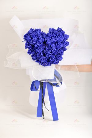 Pure love (50 sparkling blue roses)