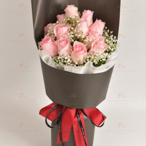 Heroine (12 pink roses, white gypsophila) (imported roses)