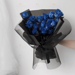 Love story (18 dark blue roses)