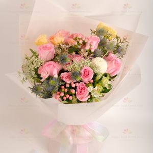 Say I Love You (Pink Rose) (8 imported pink roses, ping-pong chrysanthemum, small roses, pink bean fruit, Sayuri, Baifeixiang, Gao Ma, pink crystal, champagne pink platycodon)